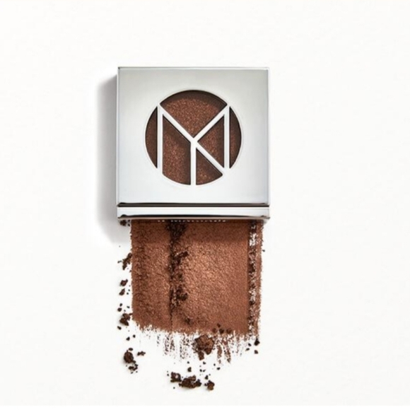 IL MAKIAGEColor Boss Multi-Dimensional Eye Color in News Flash - Picture 1 of 6